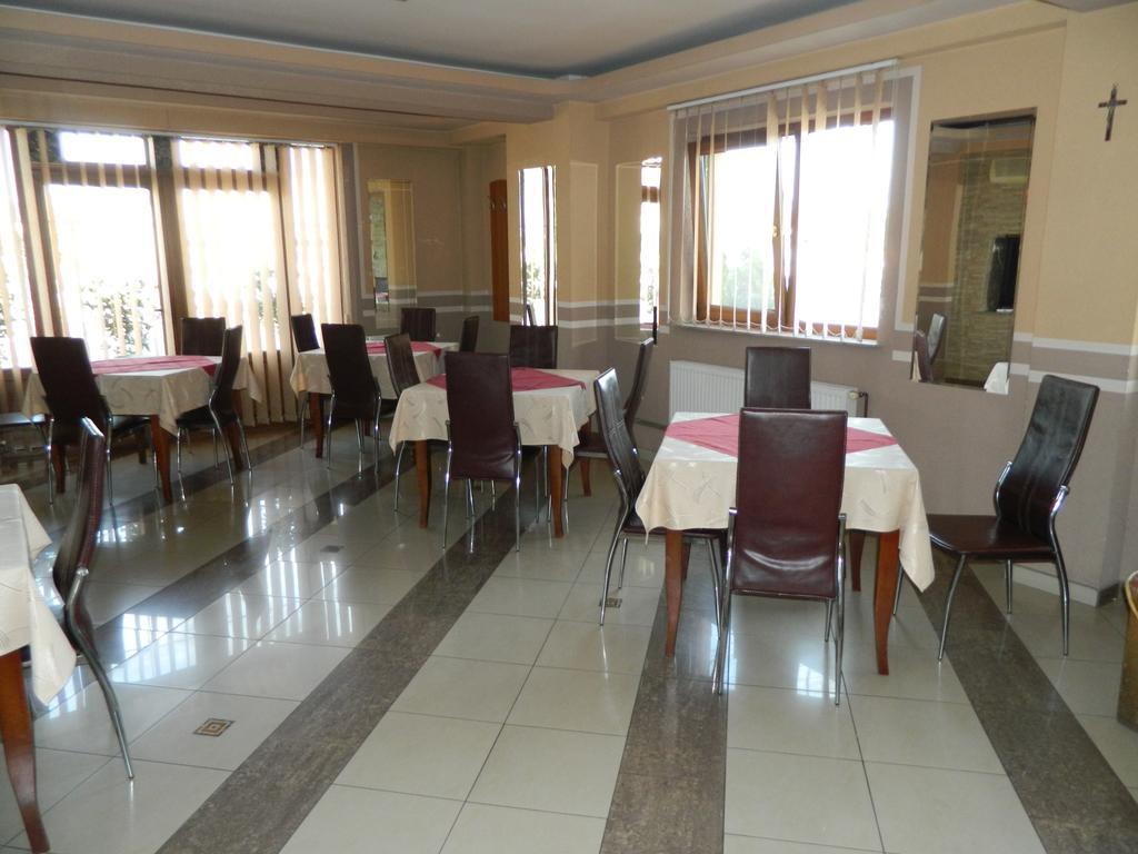Pensiunea Cora Piteşti Exterior foto