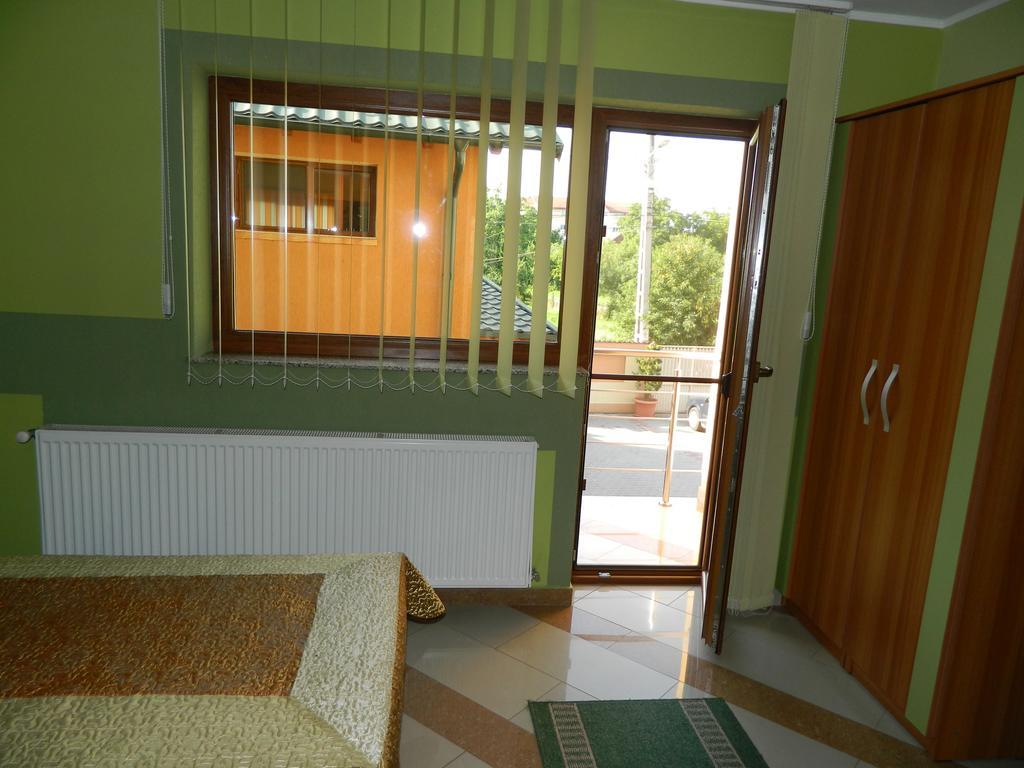 Pensiunea Cora Piteşti Exterior foto
